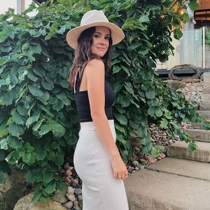 Meet your Posher, Isa